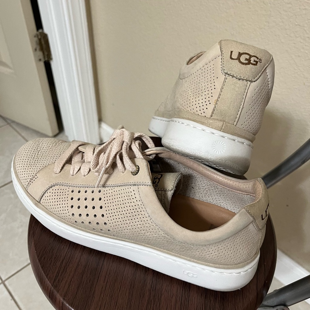 Ugg men’s casual sneakers great shape see photos  Nice Spring and Summer shoes